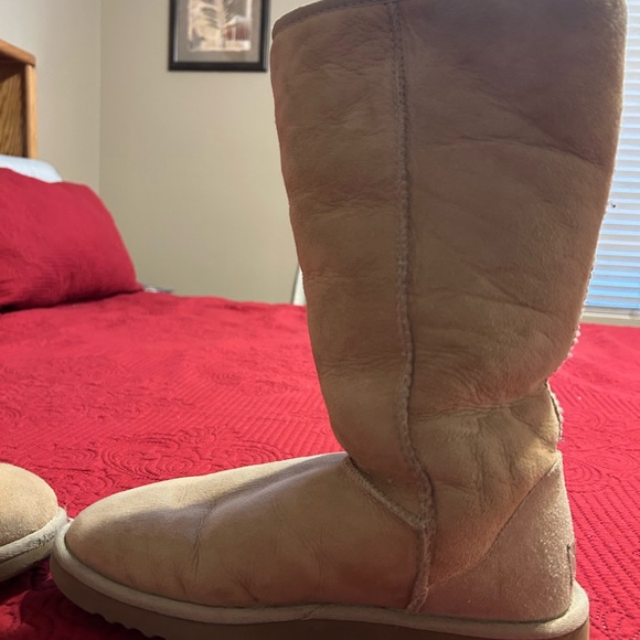 UGG Classic Tall boots in women’s 8 - Picture 7 of 13